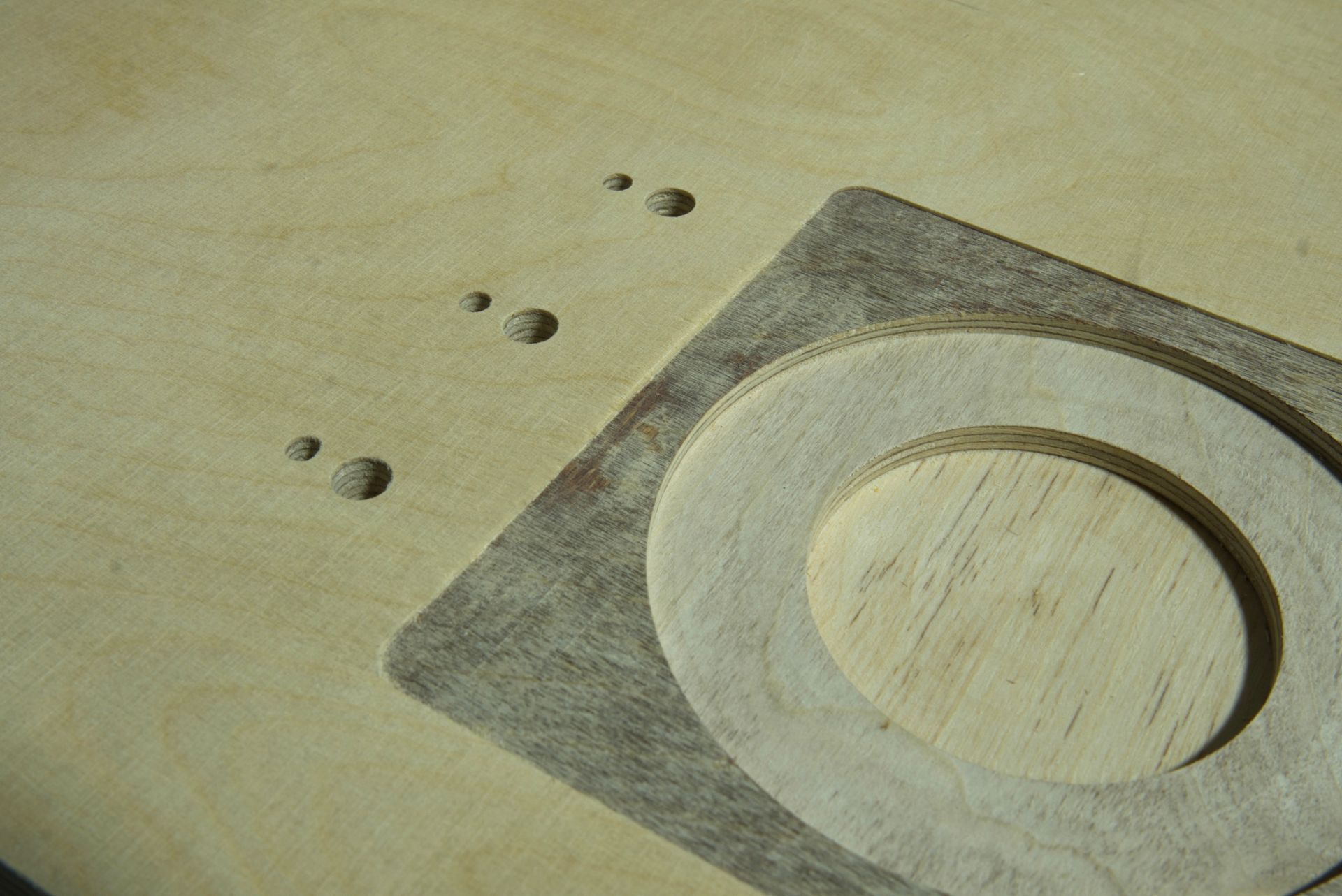 Multiplex mit fräsung