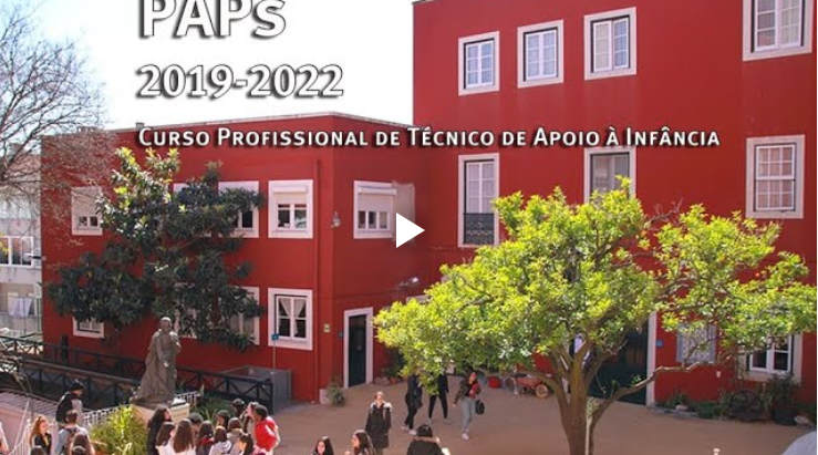 Red school building with students in a courtyard; text reads “PAPS 2019-2022” and “Curso Profissional de Técnico de Apoio à Infância”