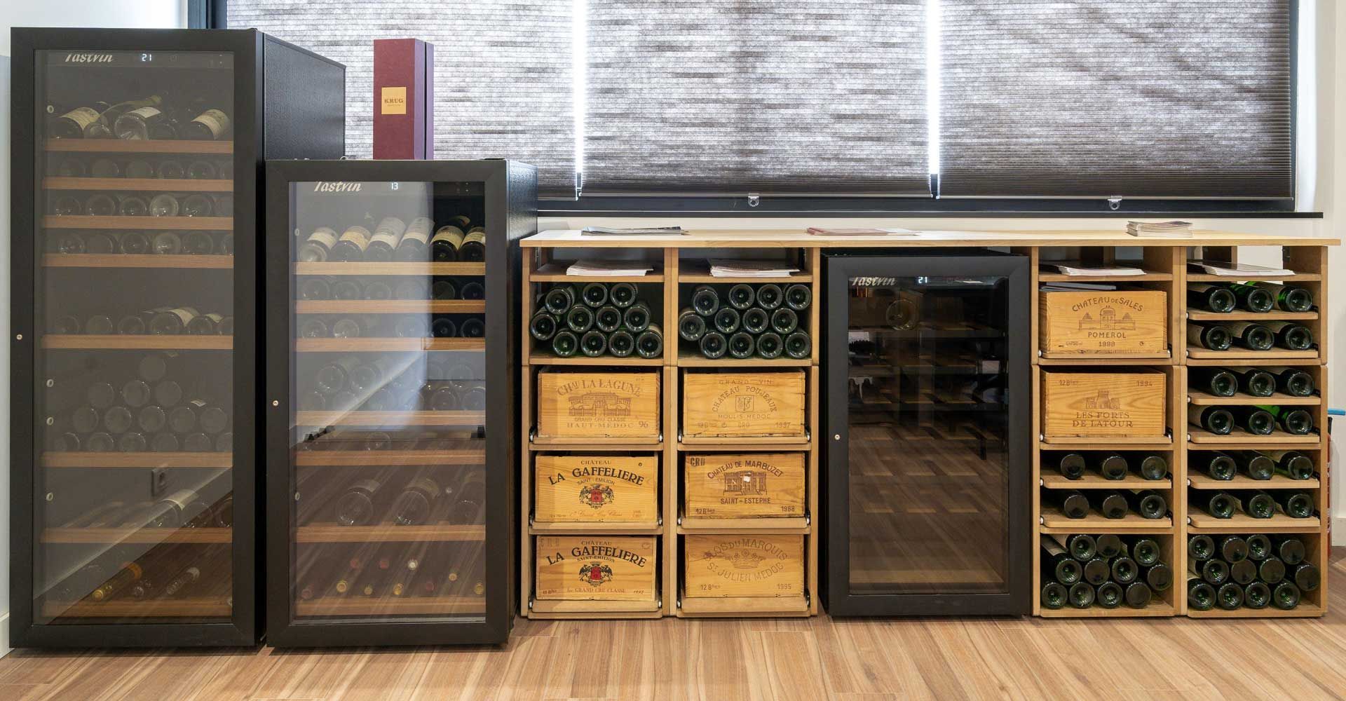 Vitrine à vin avec éclairage sur l'encadrement