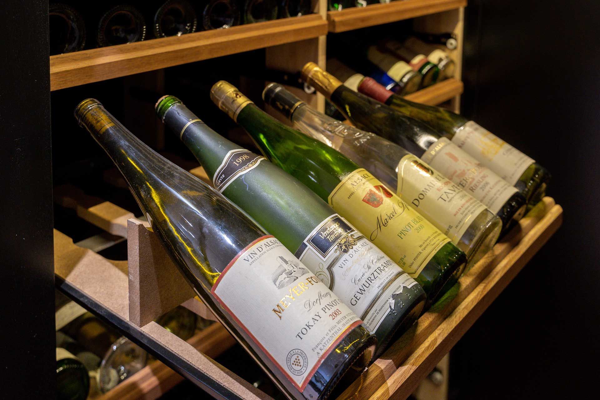 Tiroir coulissant pour le rangement de bouteilles de vin