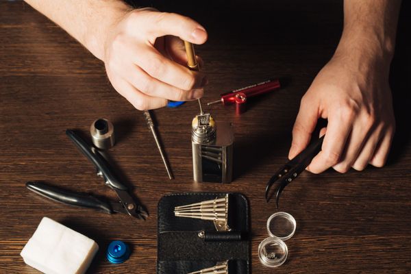 Des outils d'entretien pour une e-cigarette