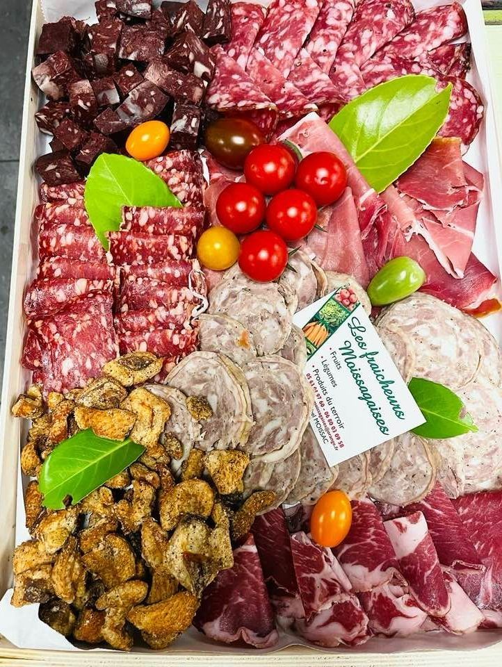 Plateau de charcuterie, tomates cerises