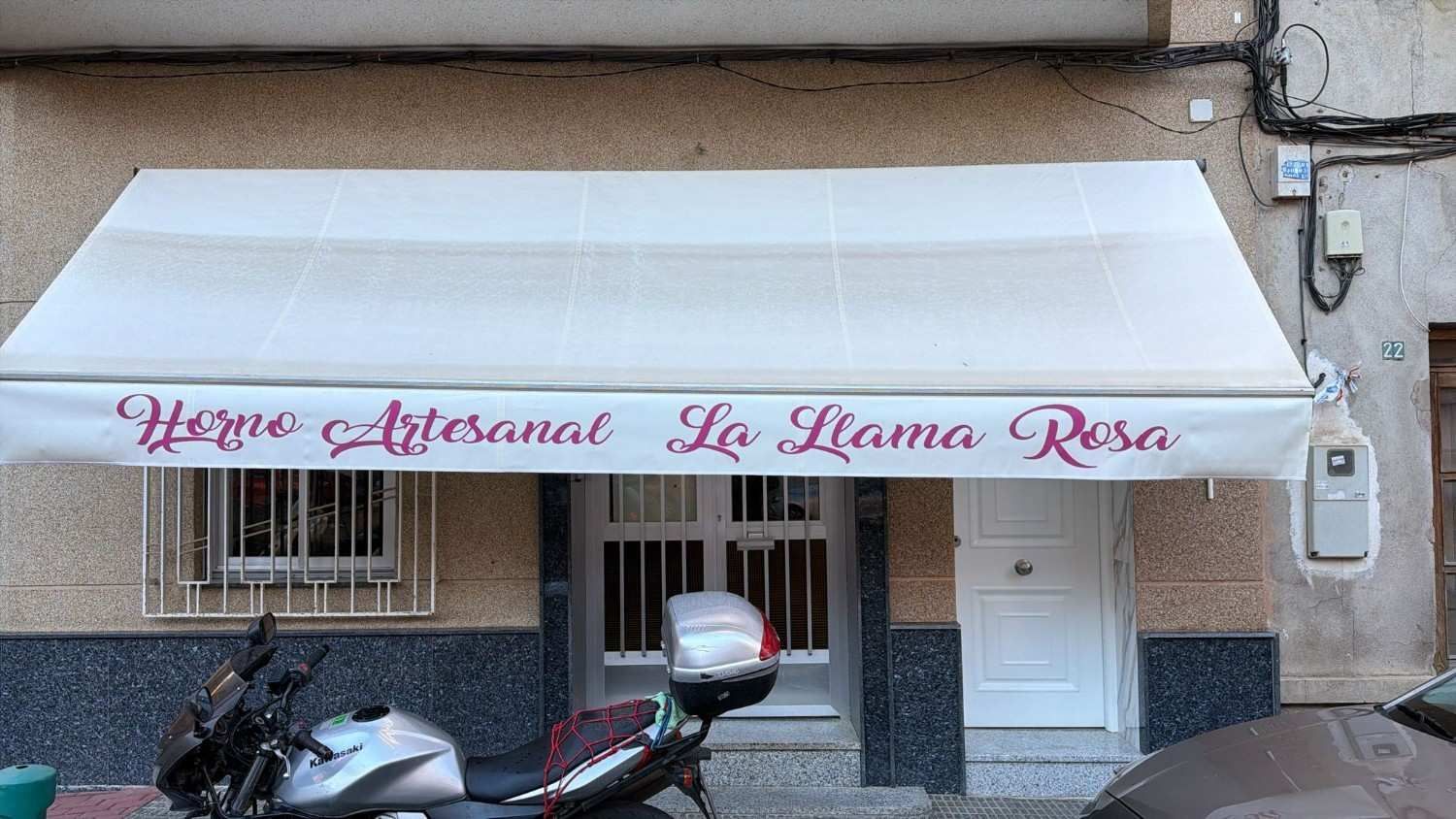 Fachada del local comercial 