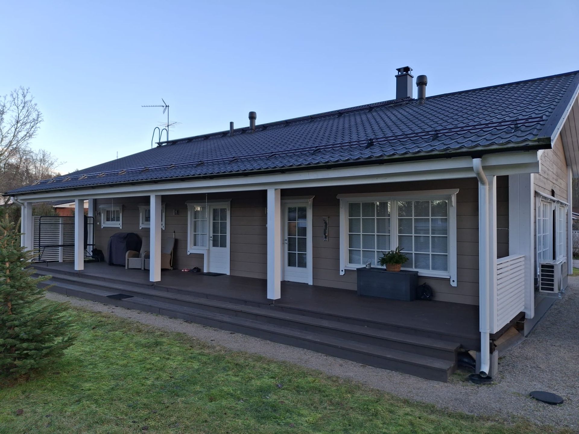 Kestävä peltikattoasennus omakotitaloon Someron kohteessa – paikallista osaamista.