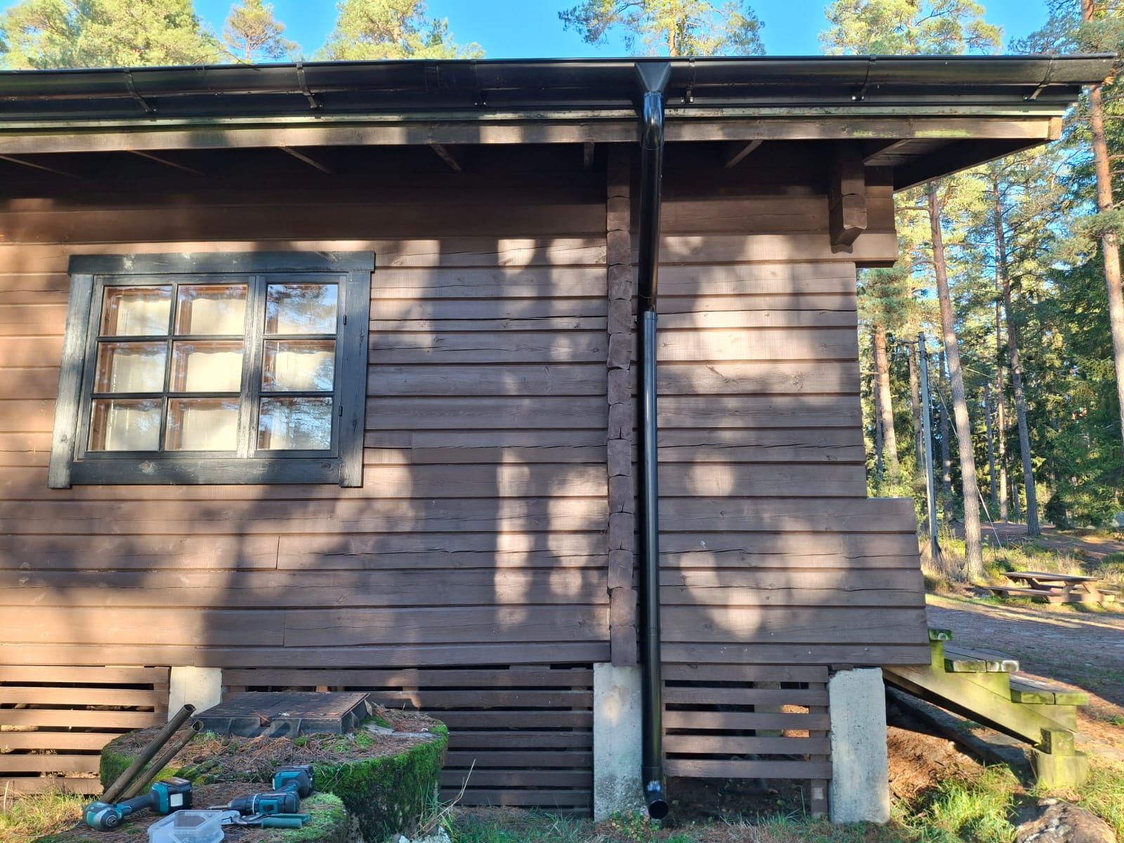 Sadevesijärjestelmien ja räystäskourujen asennus sekä huolto Salossa – tiiviit ja toimivat ratkaisut kotiisi.