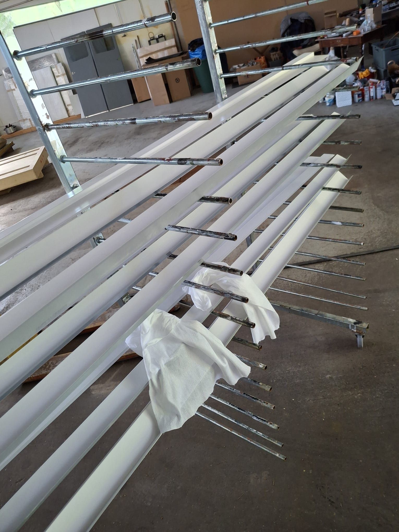 Peltisepän mittatilaustyönä valmistamat rakennuspellitykset ja listoitukset Salo.