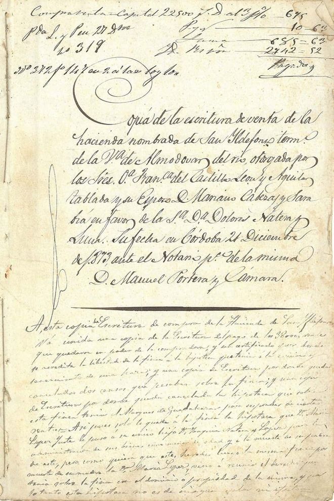 Un trozo de papel con mucha escritura a mano.