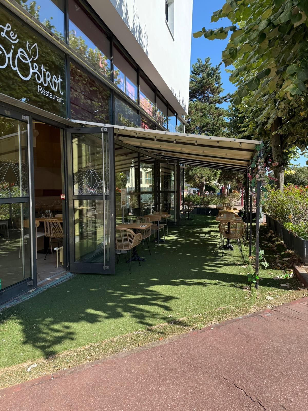 Terrasse du restaurant Le Biostrot