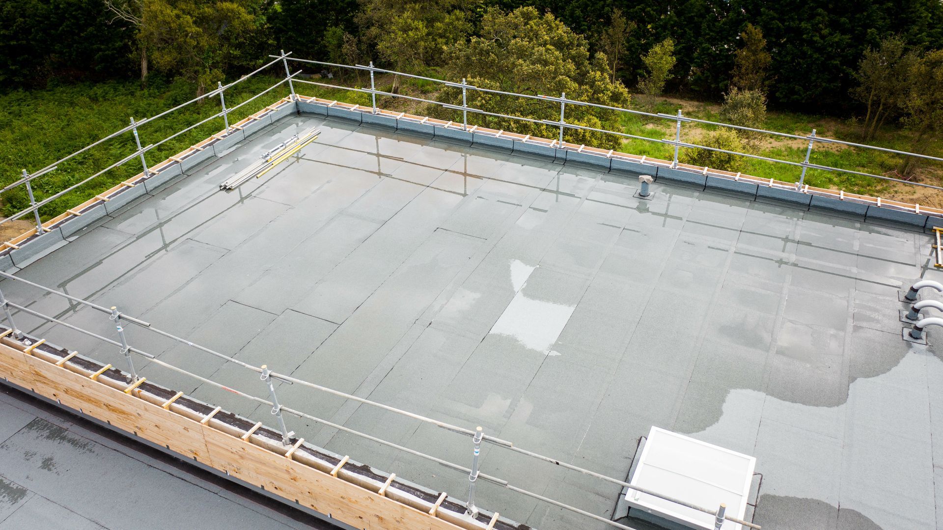 Étanchéité d'un toit plat pour un bâtiment industriel