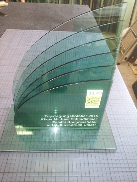 Pokal als Auszeichnung für die besten Tagungshotels in Deutschland