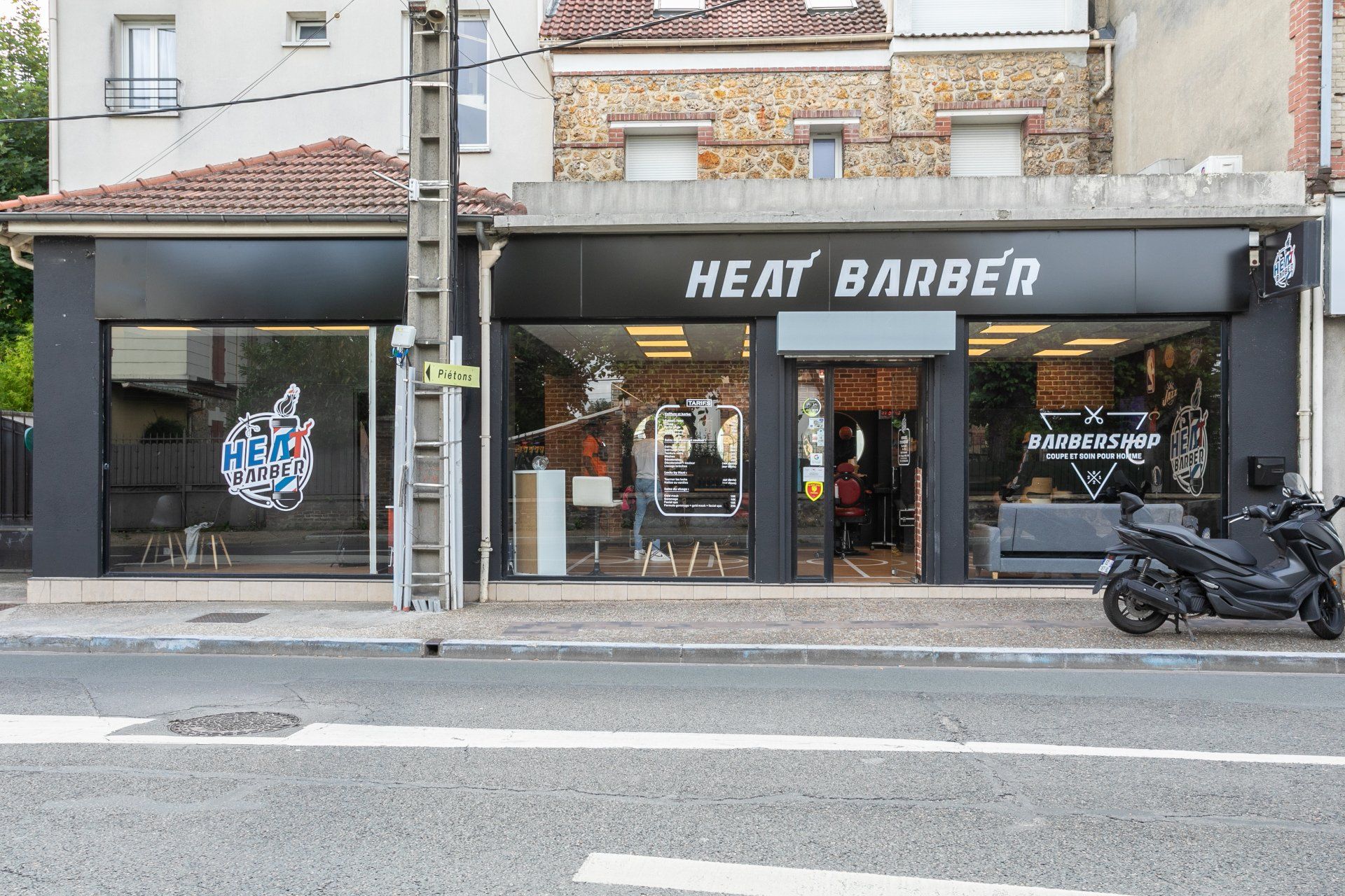 Devanture de notre salon de coiffure pour hommes