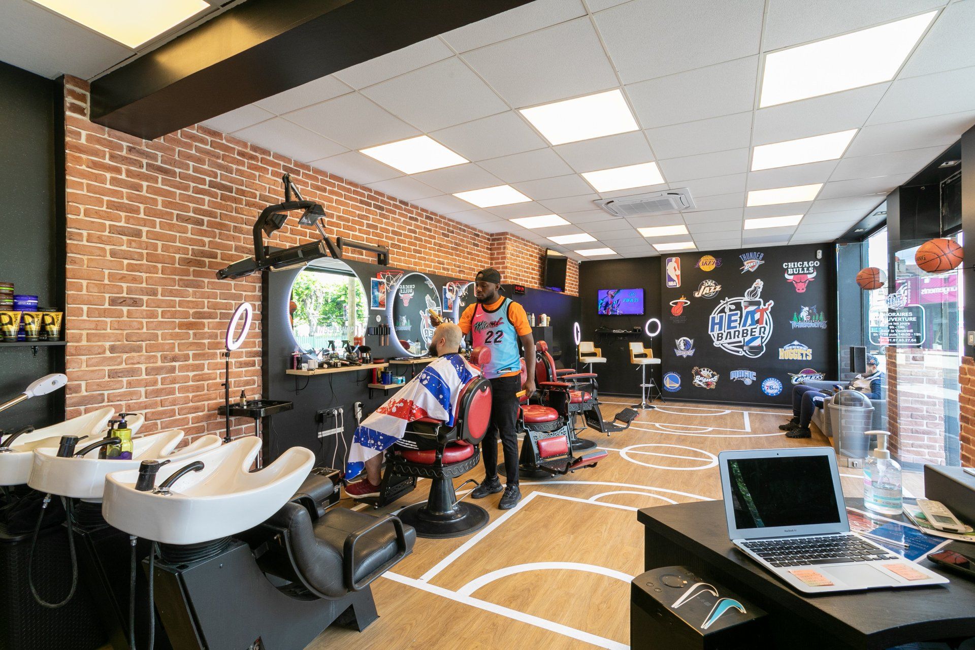 Notre salon de coiffure neuf et moderne