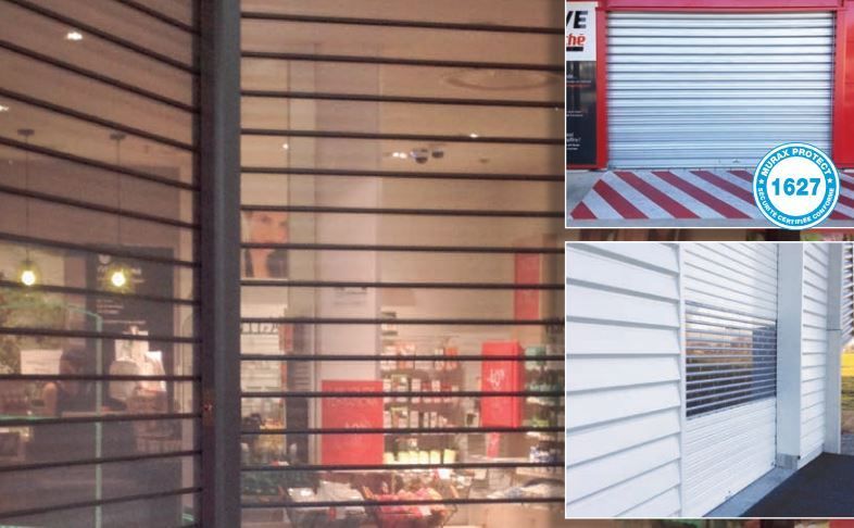 Collage de façades de magasins et d'extérieurs de bâtiments avec fenêtres, volets et auvent rayé