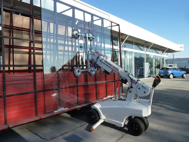 Robot ROBBY 420 blanc avec des roues