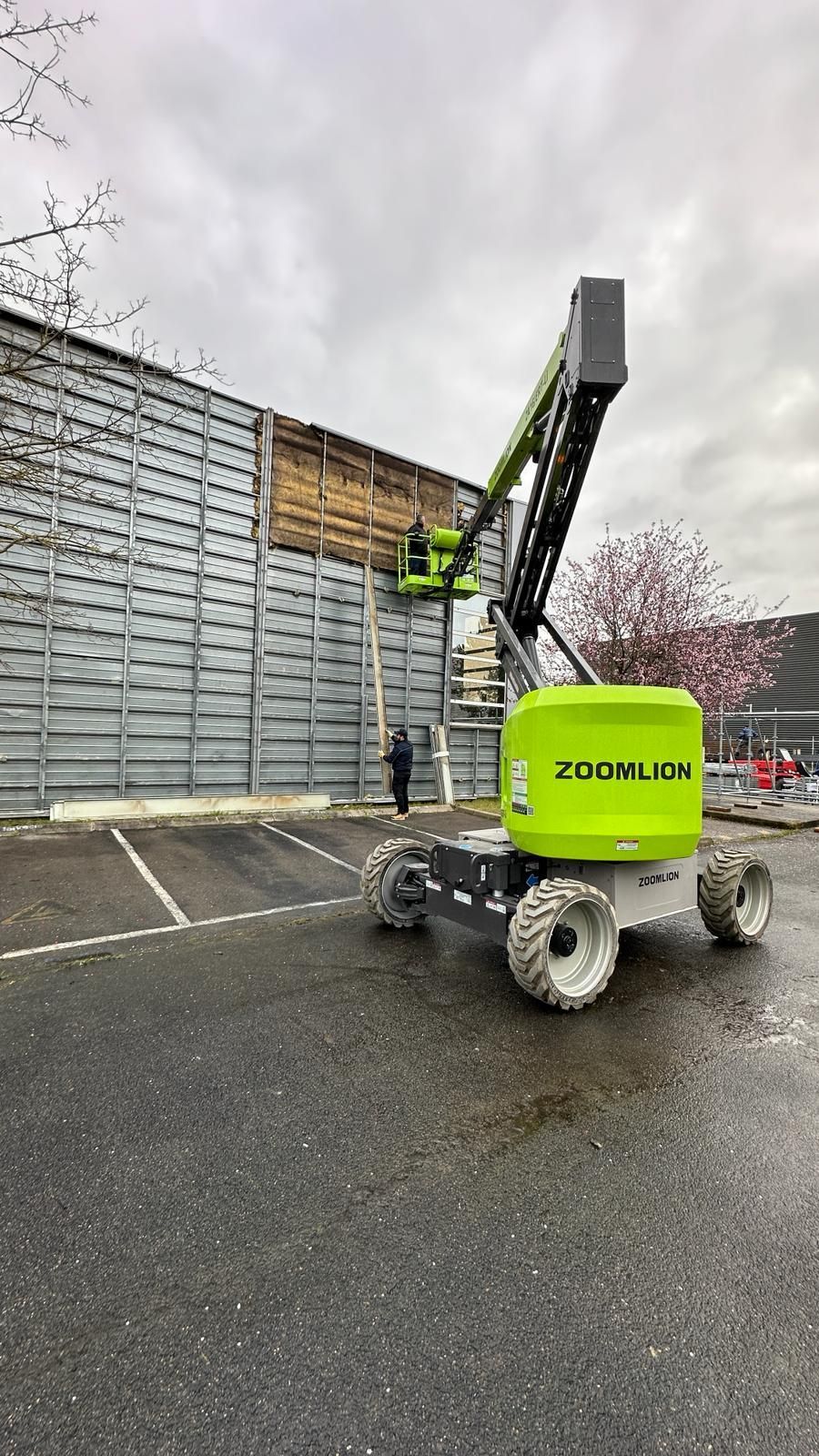 Nacelle ZOOMLION avec des roues
