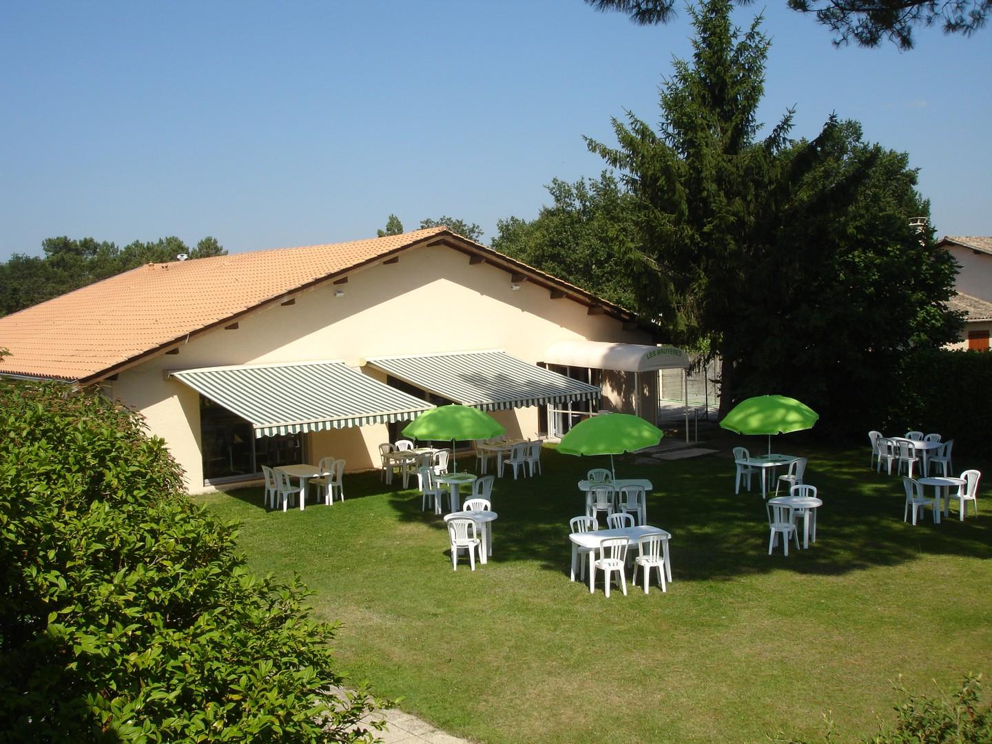 Déjeuner à l’extérieur, terrasse