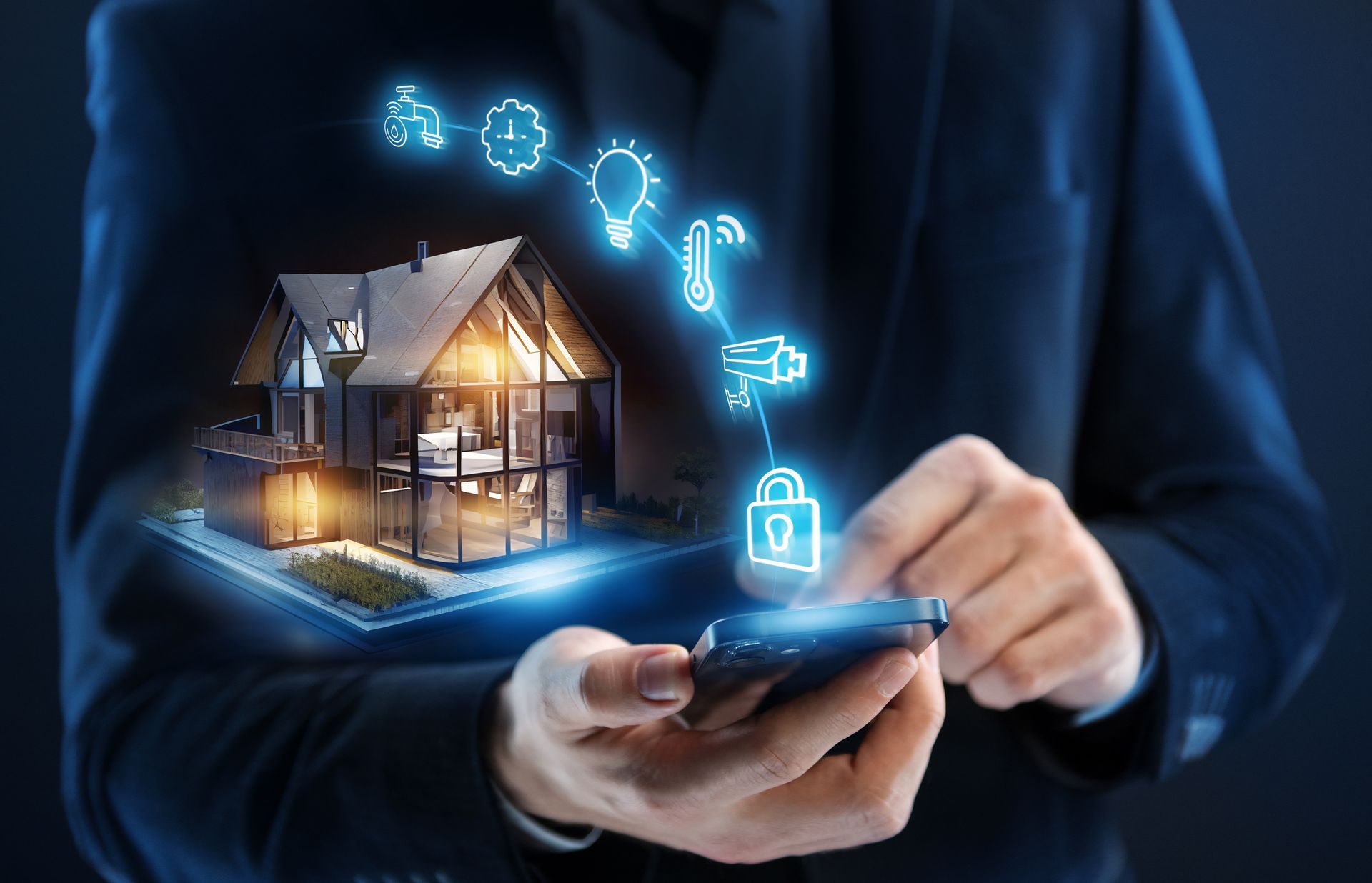 Une personne tenant un smartphone avec une maison lumineuse et des icônes de maison connectée au-dessus.