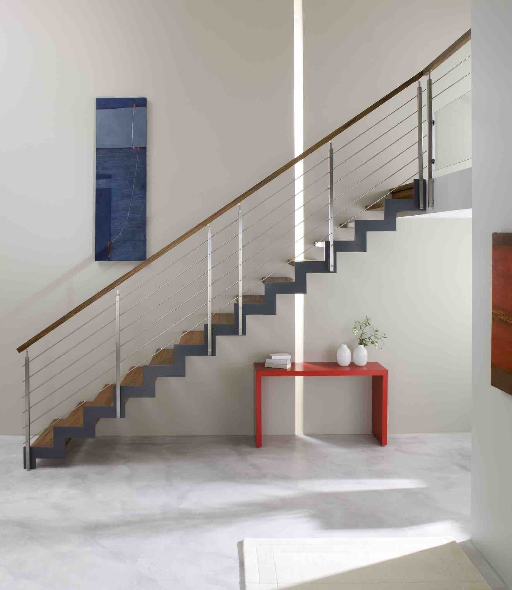 escalier limon face fond blanc