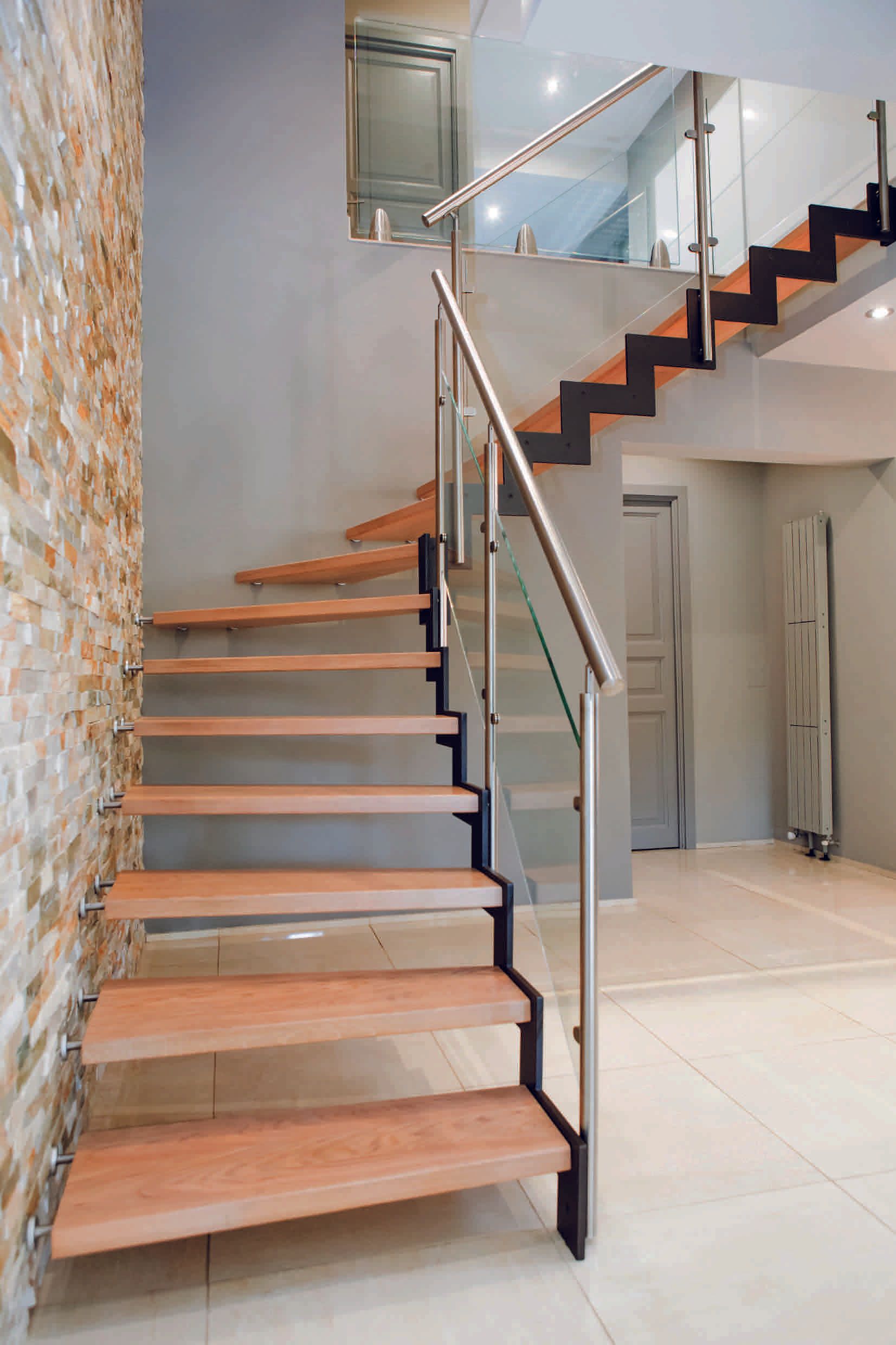 escalier limon gauche marron