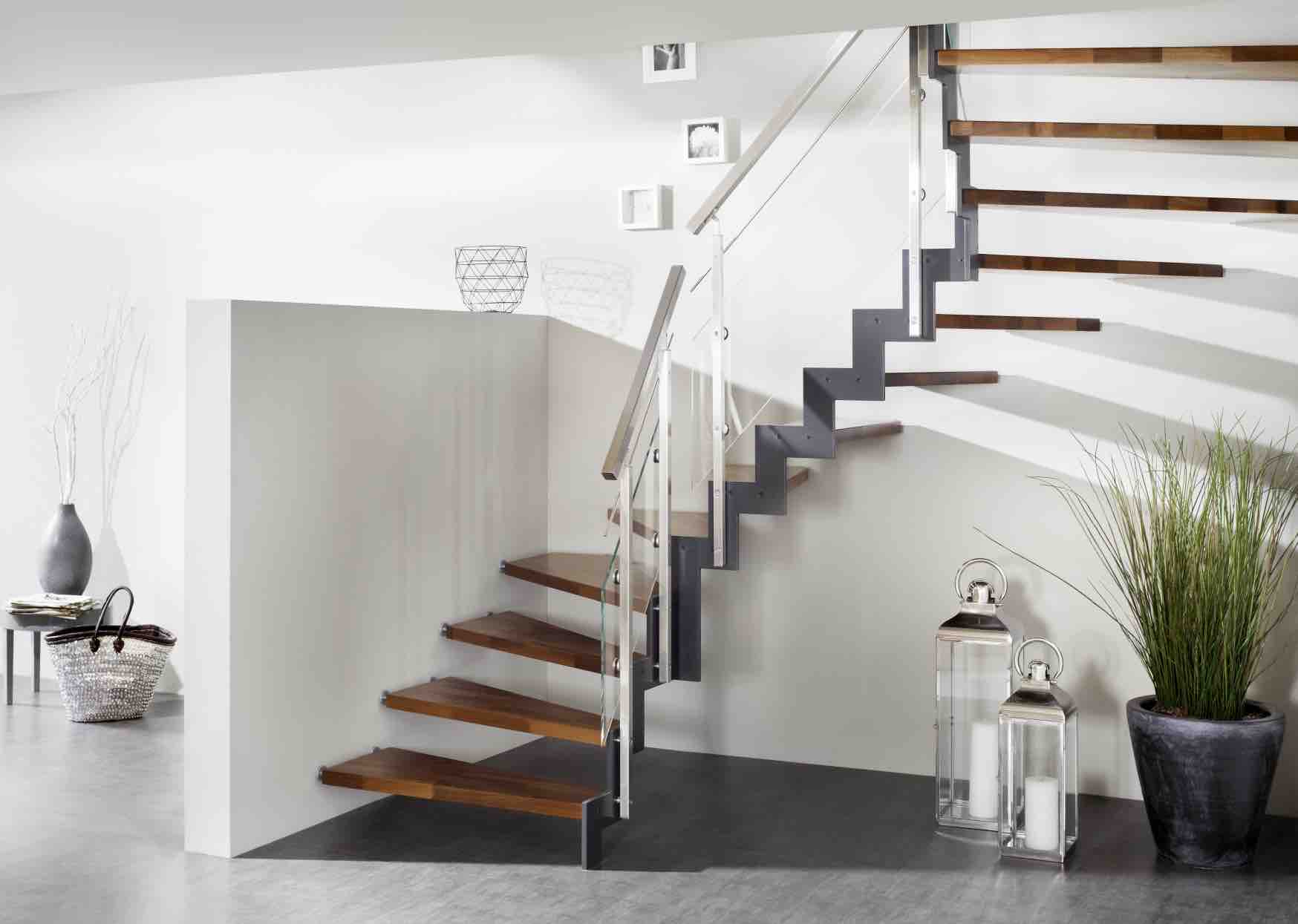 escalier limon tourne droite fond blanc