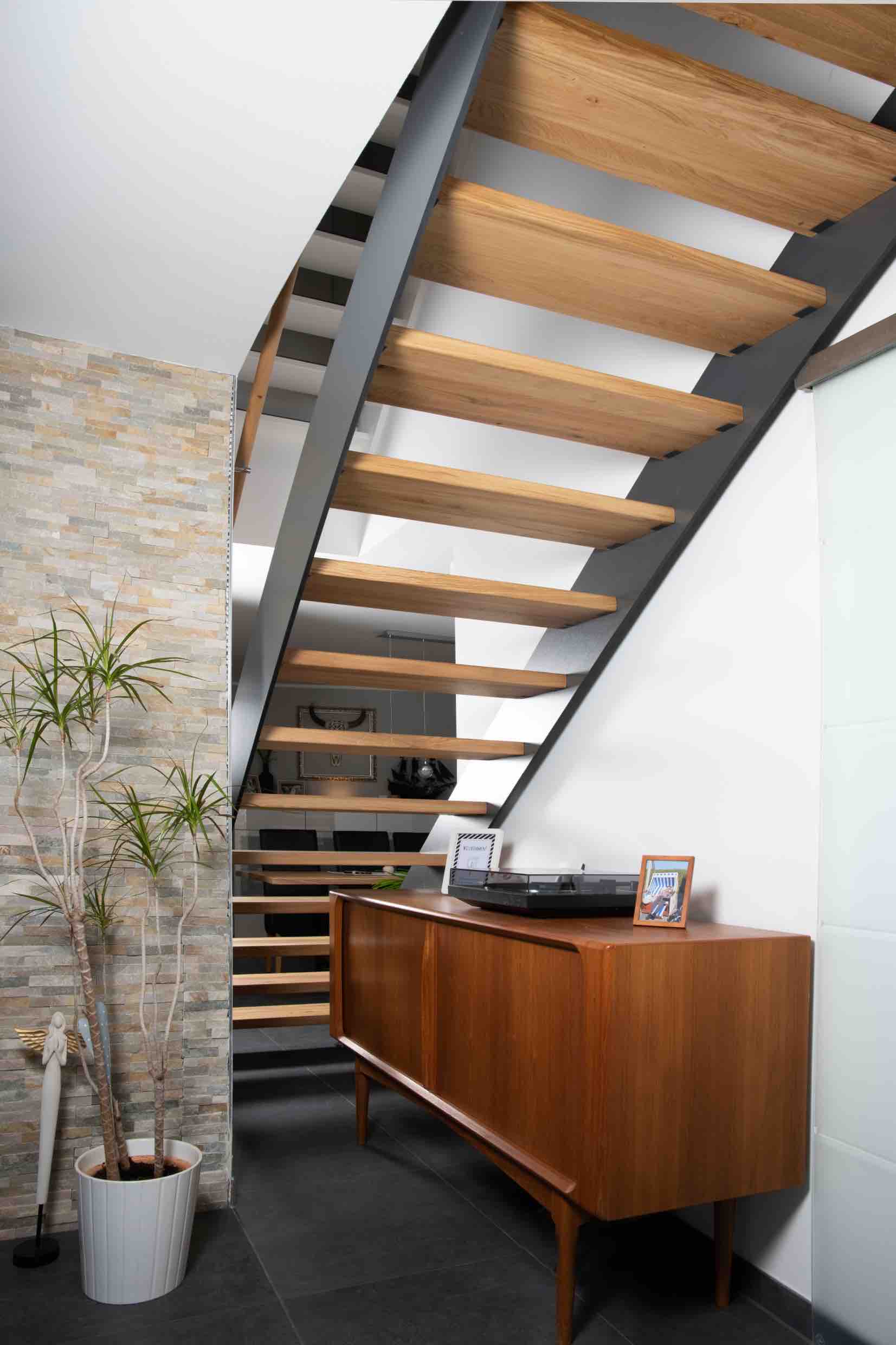 escalier bois arrière natur