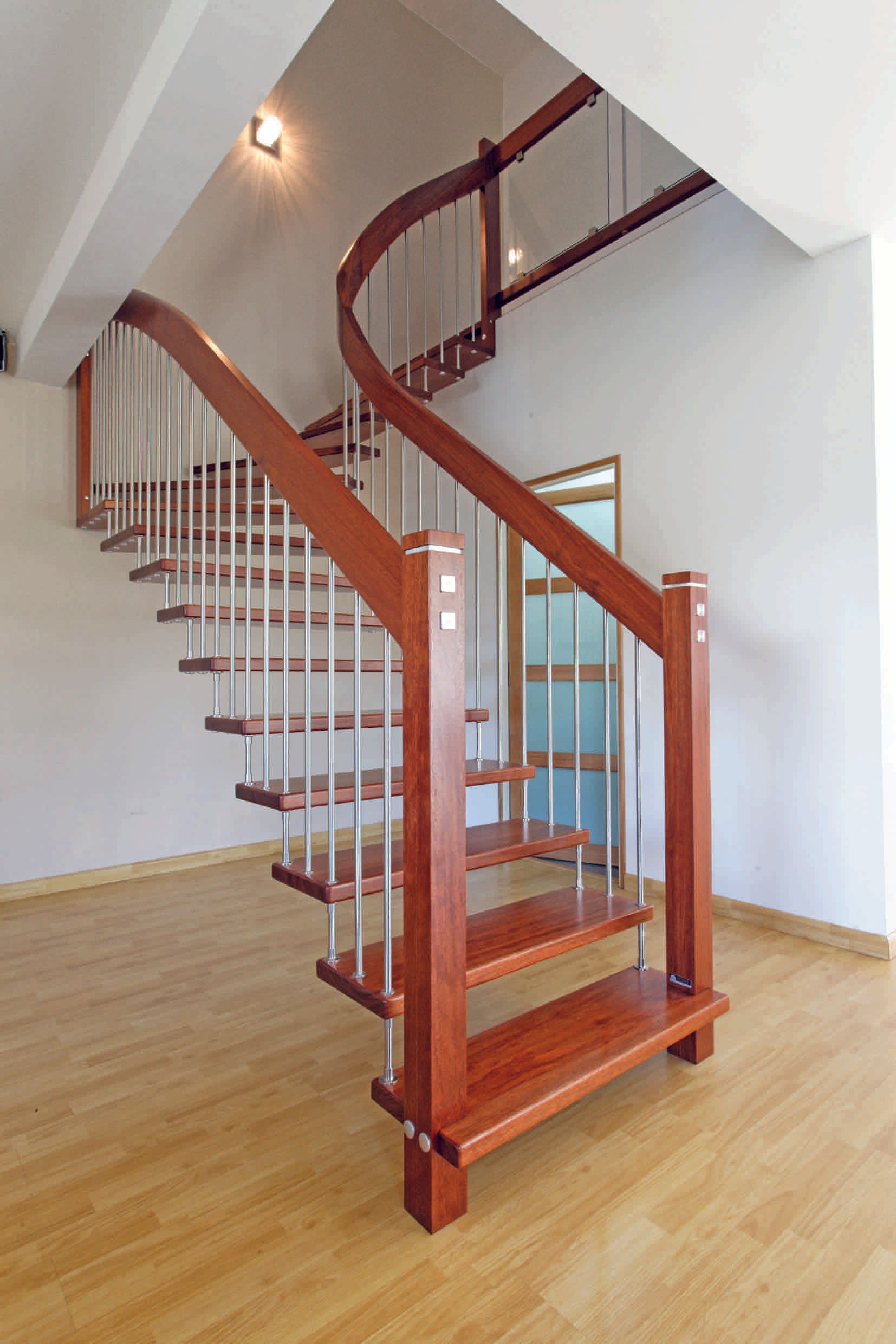 escaliers effet profil orange