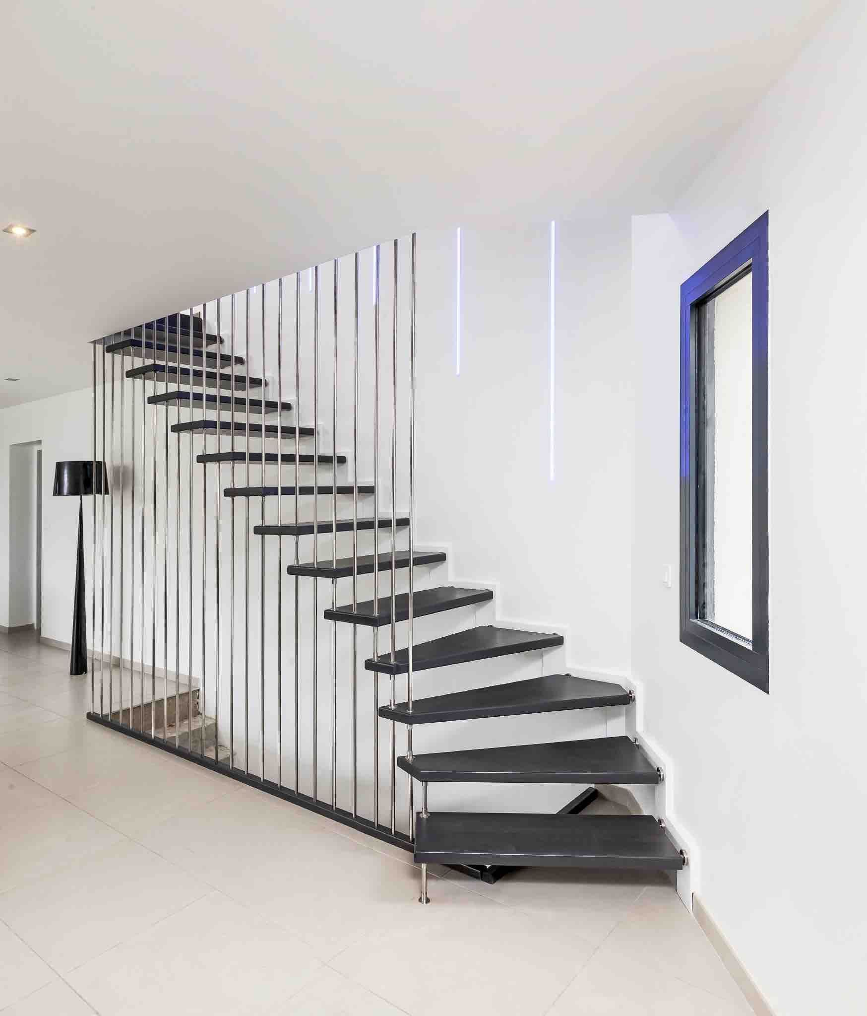 escaliers effet bas blanc