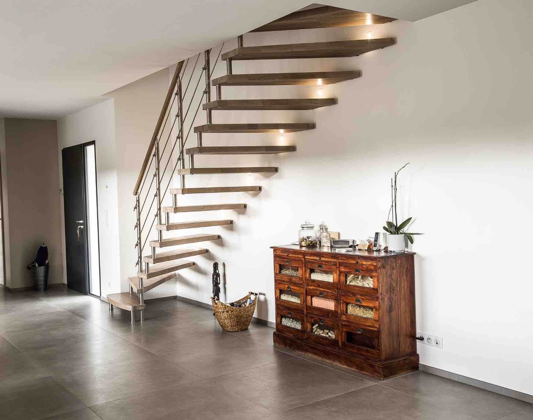 large marche fine derrire marron