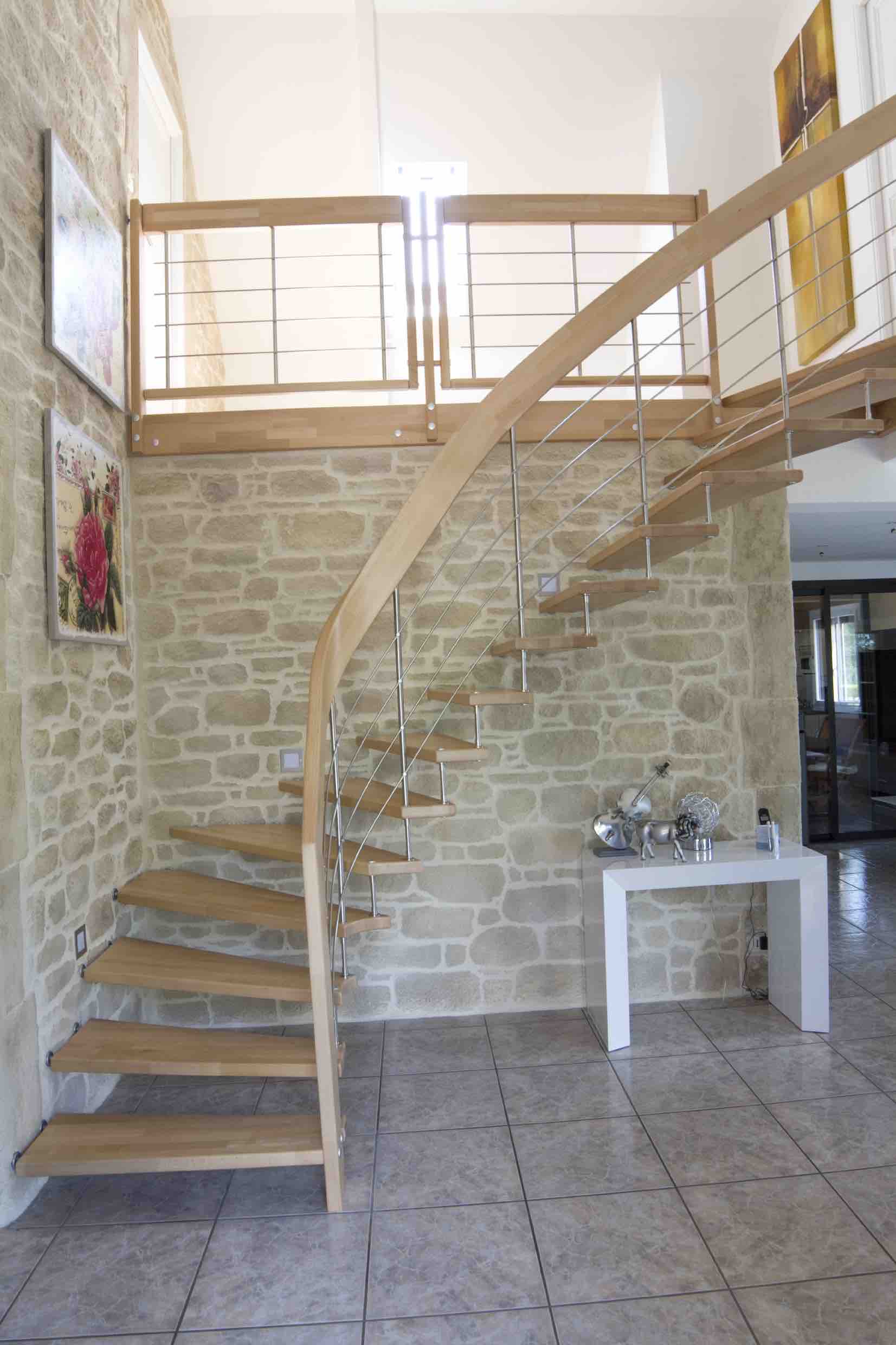 escaliers effet bois naturel