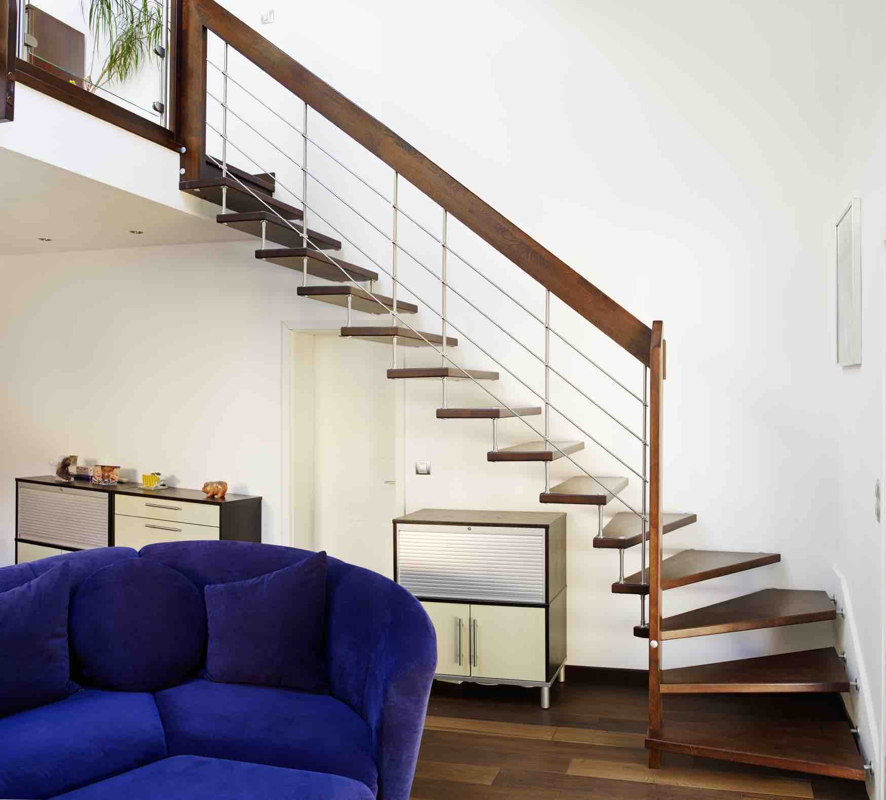 escaliers bois gauche noir