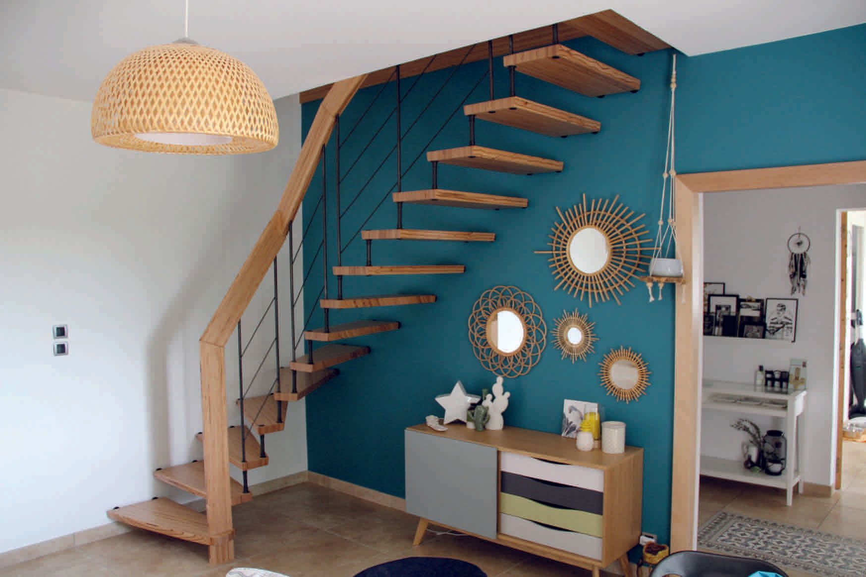 escaliers fond turquoise