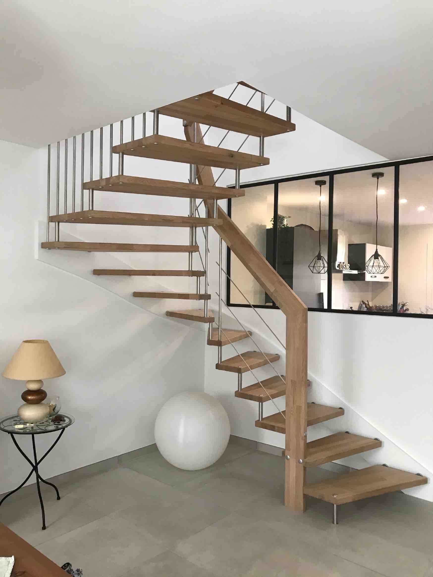 escaliers fond sombe gris