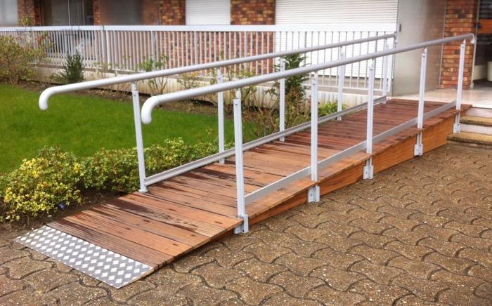 Rampe d'accès en bois