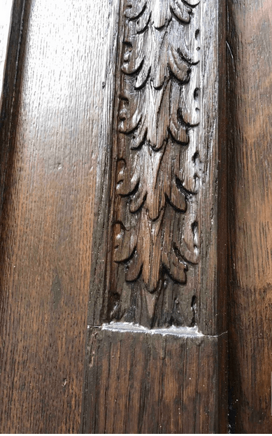 Porte cochère avec gravures