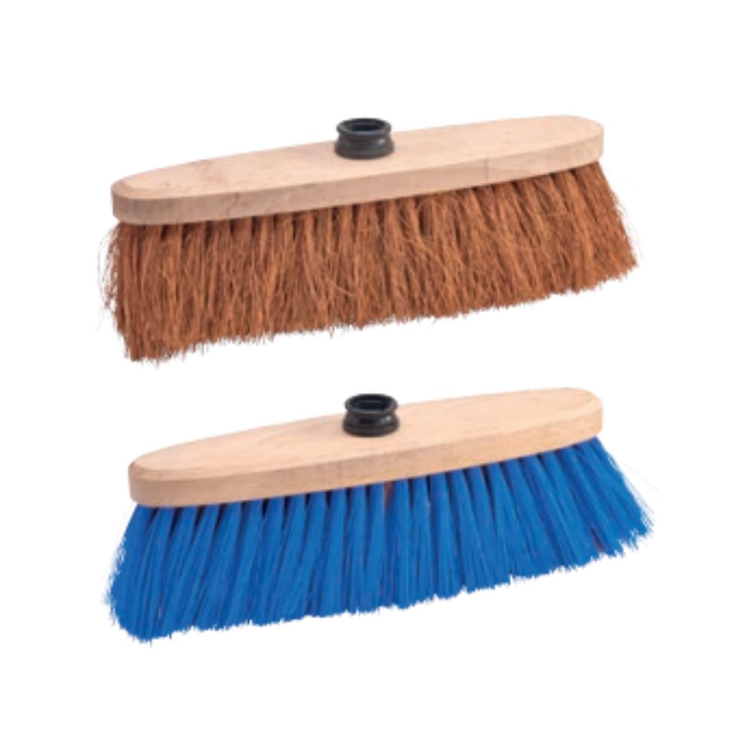 Une pelle et une brosse à poussière