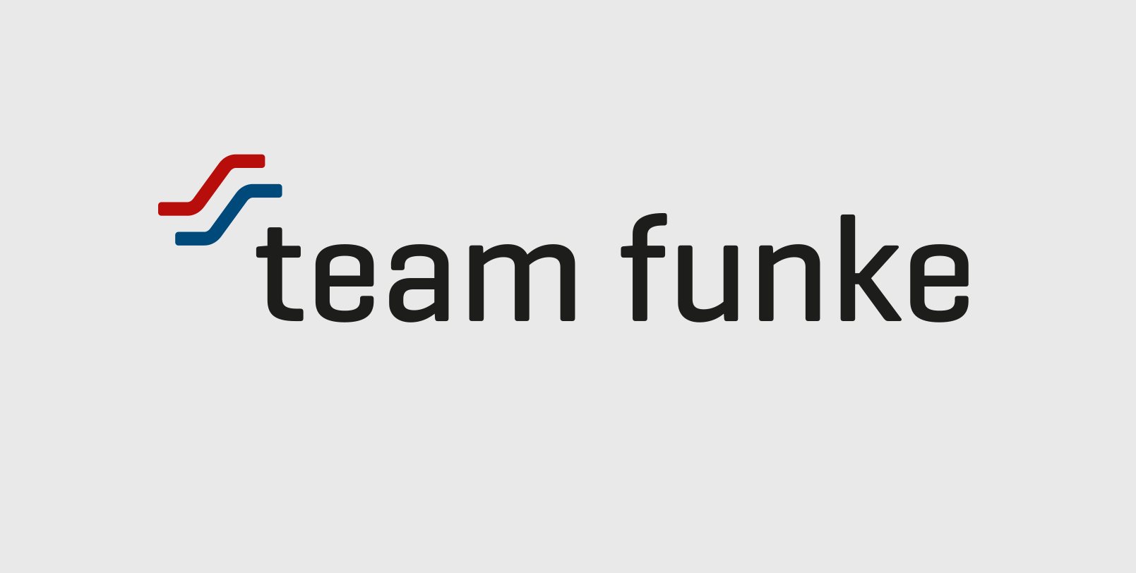 Team-Funke-Logo in Schwarz mit roten und blauen Wellenlinien über dem Schriftzug auf hellgrauem Hintergrund