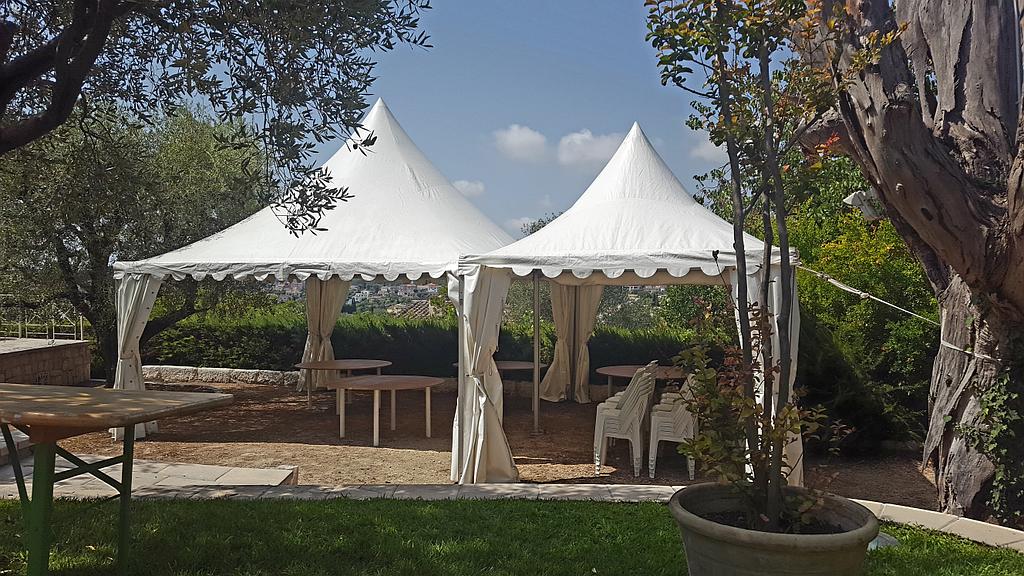 2 chapiteaux chez un particulier