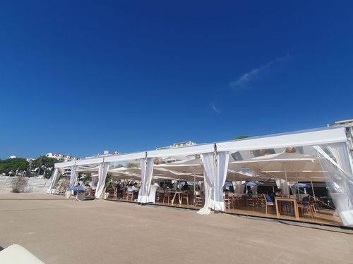 Grandes tentes pour un évènement 