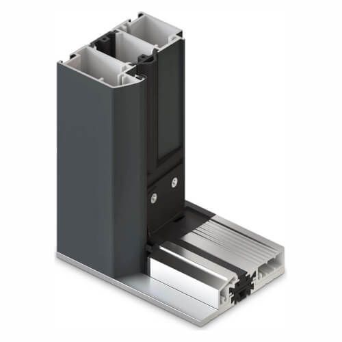 Schnittansicht eines dunkelgrauen und silbernen Metallfensterrahmenprofils, das mehrere Fächer und Kanäle zeigt.
