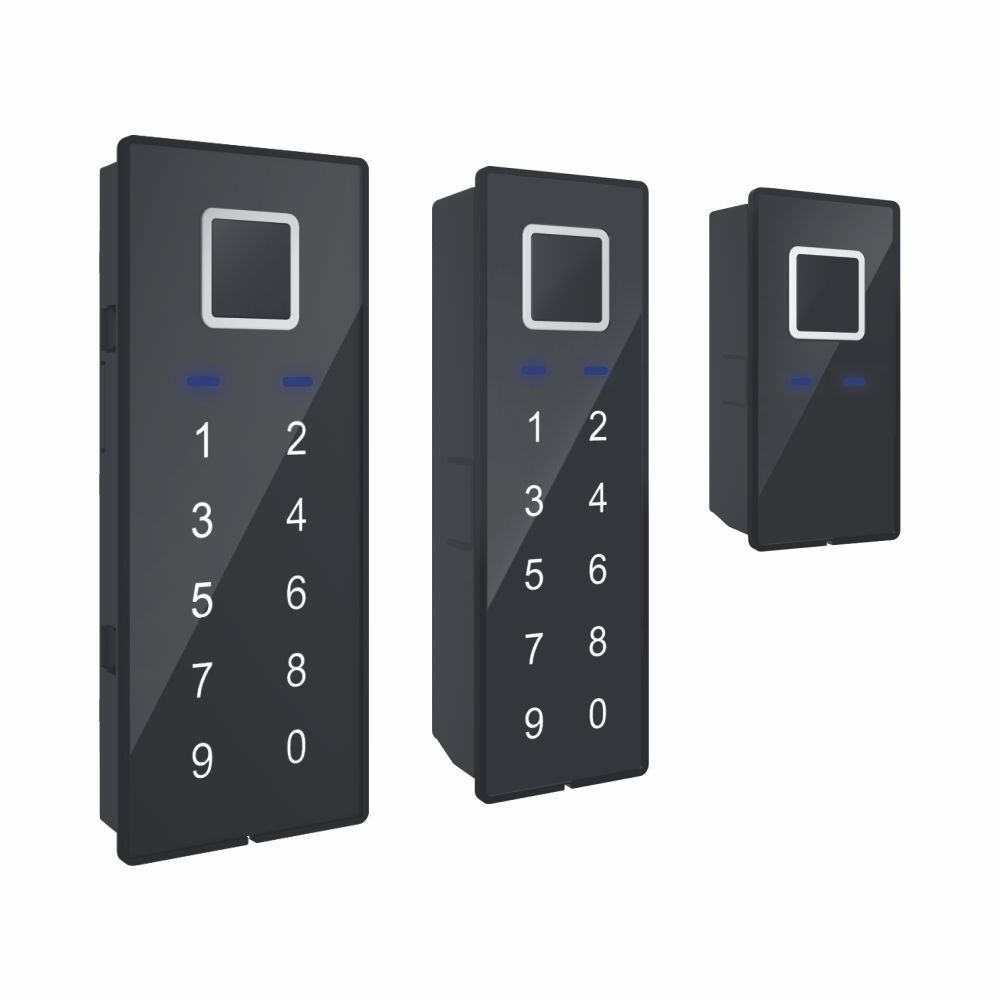 Drei schwarze Zutrittskontrollgeräte mit Fingerabdruck- und Tastaturmechanismus.