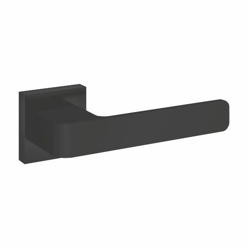 Schwarzer, moderner Türgriff mit quadratischer Rosette und rechteckigem Hebel.