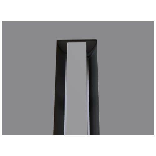 Schwarze Metalltür auf grauem Hintergrund mit weißer Öffnung.