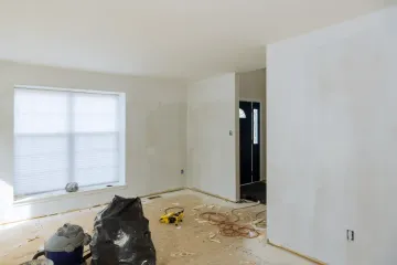 Fondo gris claro sólido.