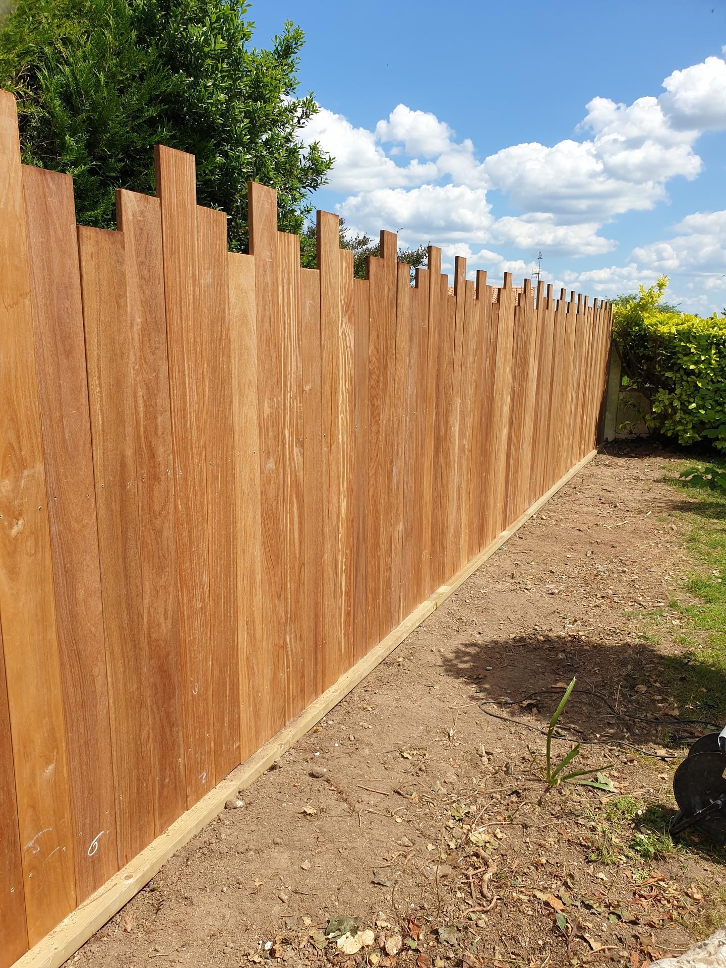 Pose d'une clôture en bois