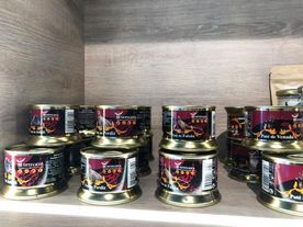 Los productos enlatados, etiquetados como