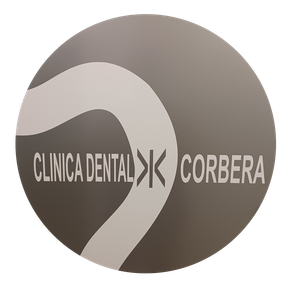 Se muestra un logo para clínica dental k corbera.