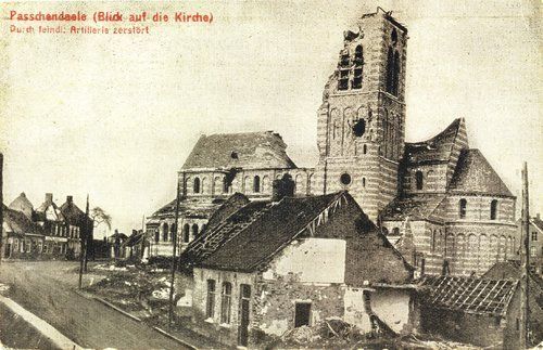 Verwoeste kerk van Passendale tijdens Wereloorlog I. Bron: westhoekverbeeldt.be