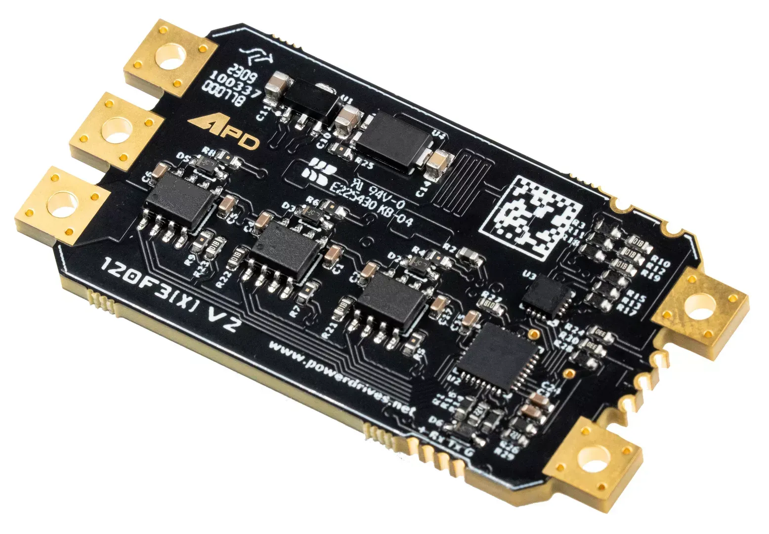 Eine schwarze elektronische Leiterplatte mit goldenen Anschlüssen, beschriftet mit 