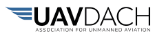 Logo für UAVDACH, den Verband für unbemannte Luftfahrt, mit stilisierten blauen Flügeln neben schwarzem Text.