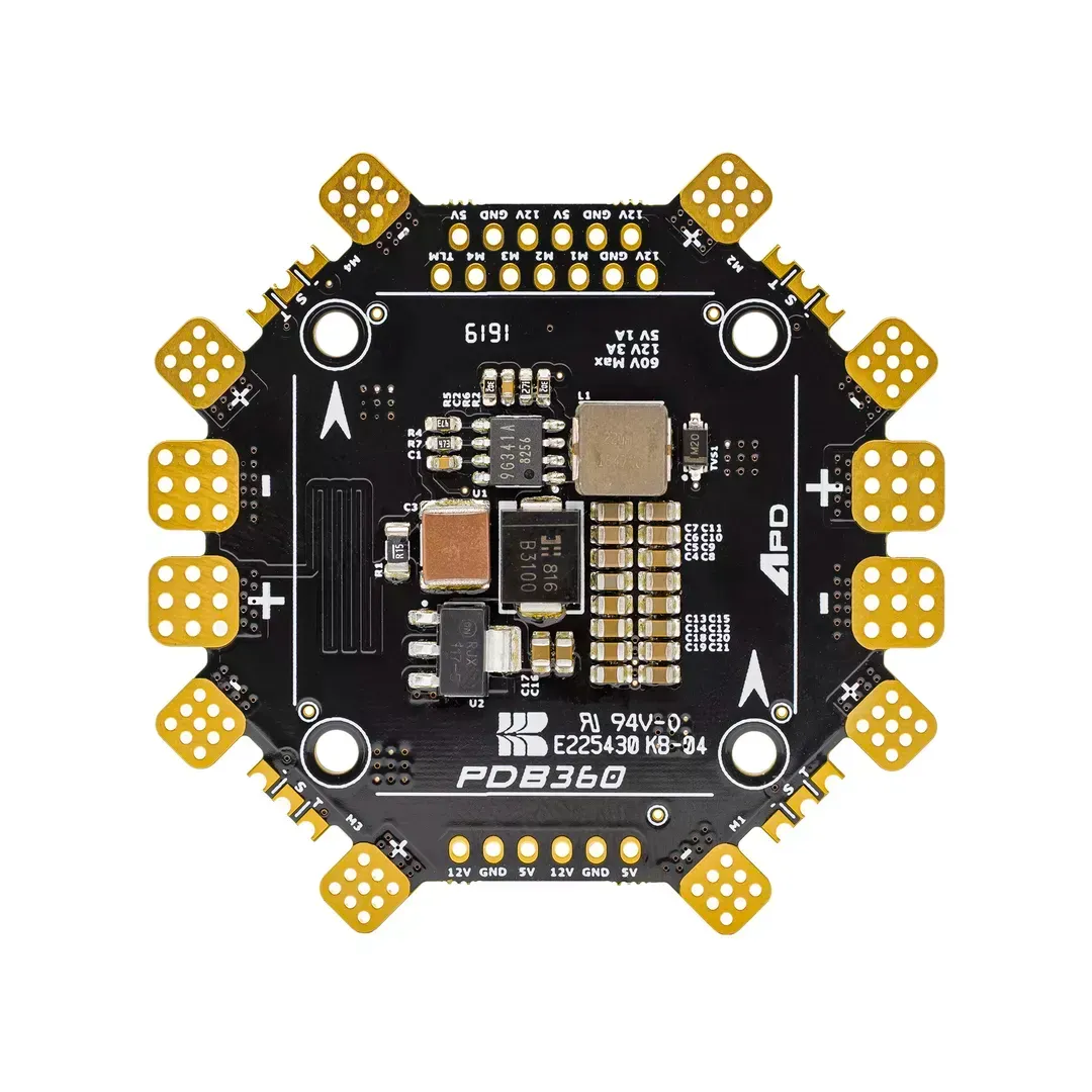 Eine schwarze, achteckige PDB360-Leiterplatte für Drohnen mit goldfarbenen elektrischen Kontaktflächen und Oberflächenkomponenten.